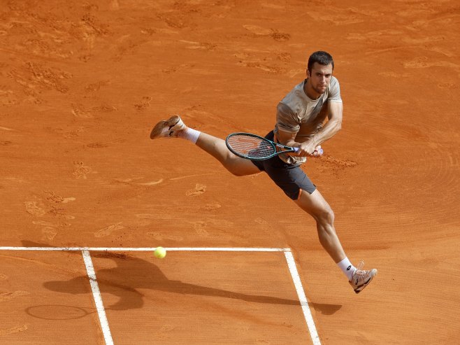 Српски тенисер Ласло Ђере пласирао се у друго коло турнира у Хамбургу