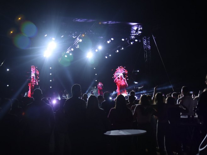 Лепа Брена одржала концерт у Дрвару