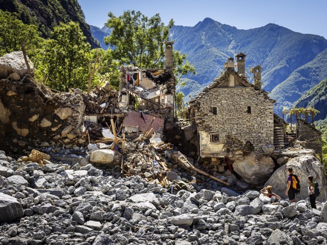 Словенија: Одрон затрпао више кућа
