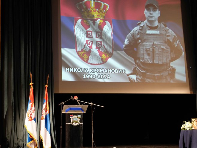 У Подујеву транспарент са ликом терористе који је убио полицајца у Лозници (ФОТО)