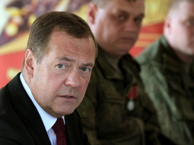 Дмитриј Медведев (Фото: EPA/EKATERINA SHTUKINA / SPUTNIK / GOVERNMENT PRESS SERVICE) - 