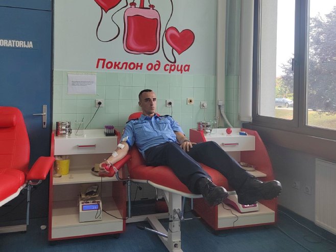 Полиција дарује крв у Приједору - Фото: РТРС