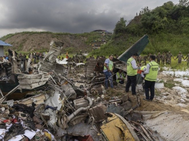Авион се срушио приликом полијетања у Непалу, најмање 18 погинулих