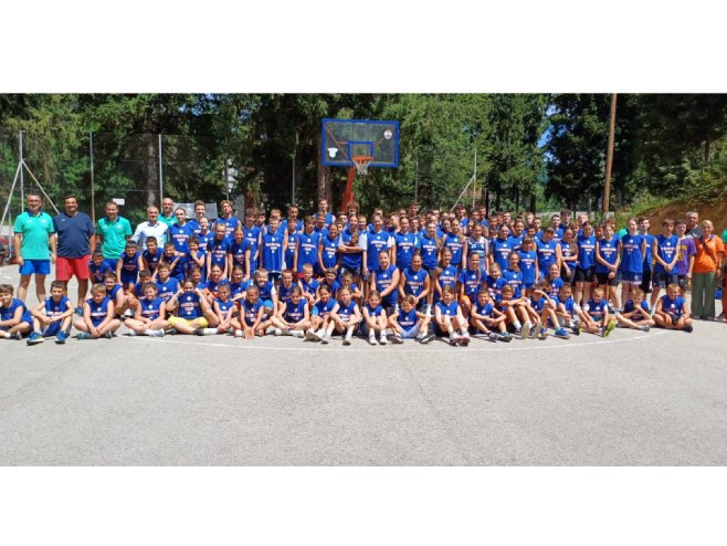 Кошаркашки камп у Новом Граду: Учествује више од 150 дјечака и дјевојчица (ФОТО)