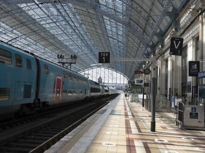 Жељезничка станица у Француској (Фото: EPA-EFE/CAROLINE BLUMBERG/илустрација) - 