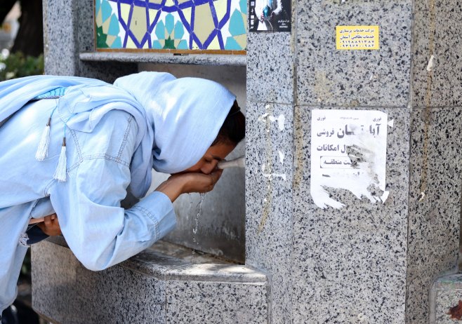 Врућине у Ирану (Фото: EPA-EFE/ABEDIN TAHERKENAREH) - 