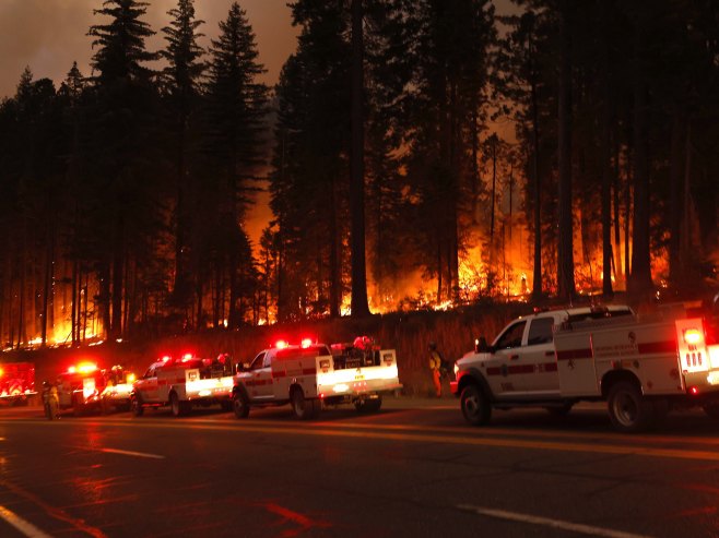 "Парк пожар" у Калифорнији (Фото: EPA-EFE/JOHN G. MABANGLO) - 