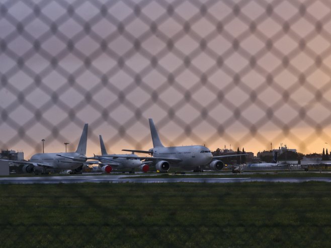 Аеродром (Фото: EPA/MARIO CRUZ/илустрација) - 