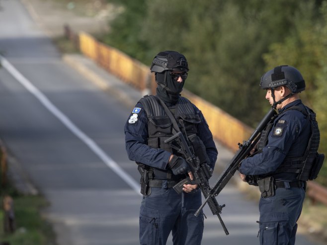 Приштинска полиција (Фото: EPA-EFE/GEORGI LICOVSKI) - 