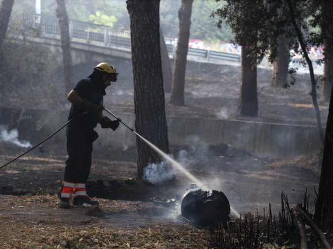 Пожар (Фото: EPA-EFE/ANGELO CARCONI/илустрација) - 