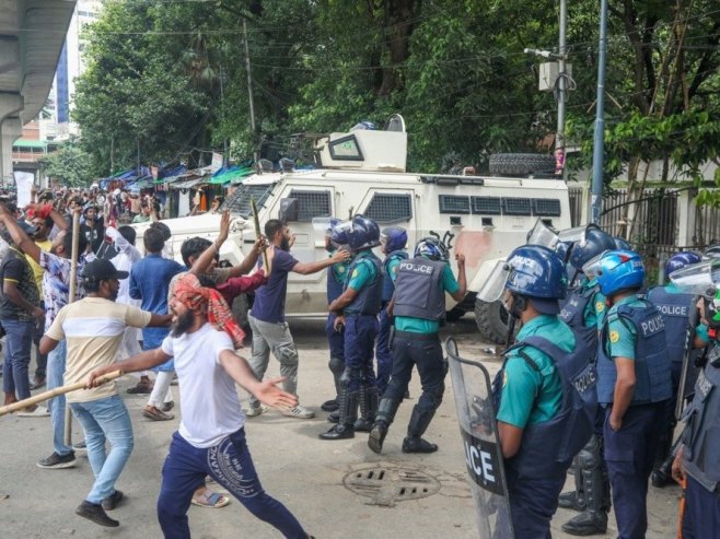 Протести у Бангладешу (фото: EPA-EFE/MONIRUL ALAM) - 