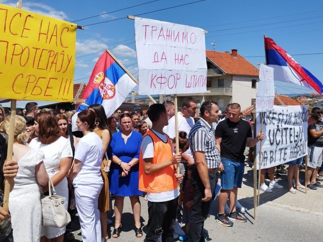 Више стотина Срба на протесту у Пасјану: Сваки дан трпимо терор, а свијет ћути