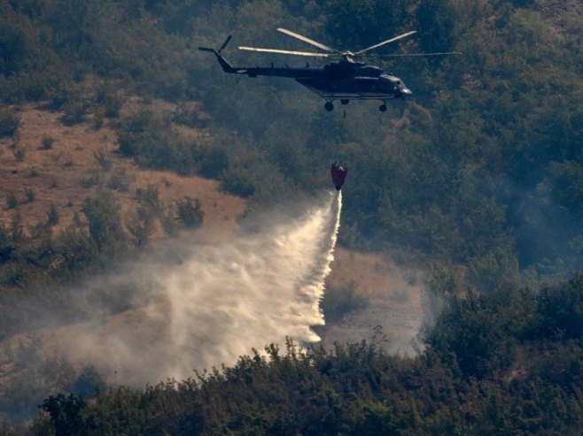 Хеликоптер (Фото: илустрација/EPA-EFE/GEORGI LICOVSKI) - 