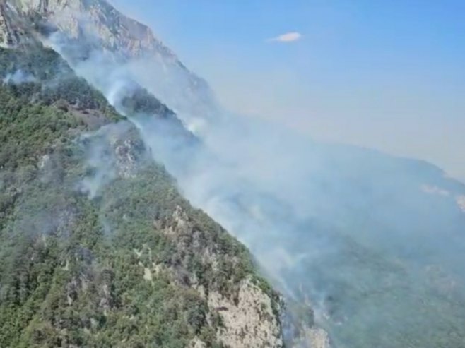 У Билећи падала јака киша која је дјелимично помогла да се умање пожари на овом подручју