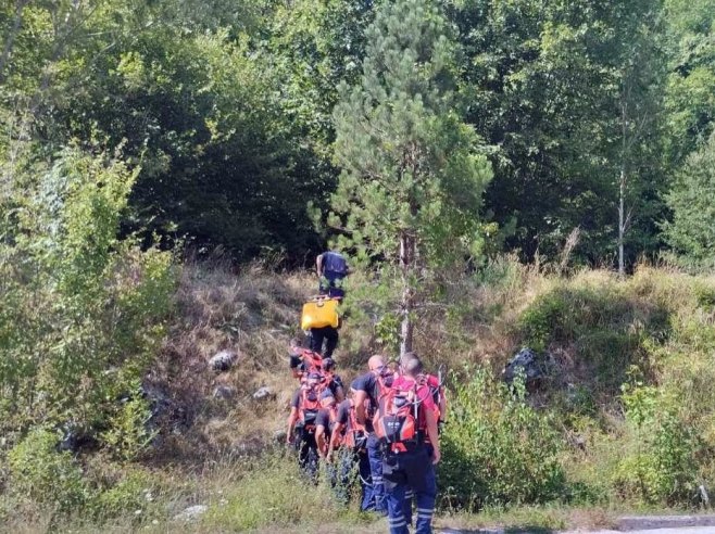 На обронцима Зеленгоре поново се активирао пожар; Ватра гори на три километра од Тјентишта (ВИДЕО)