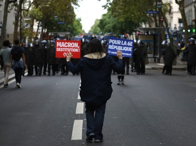 Протести широм Француске против именовања Мишела Барнијеа за премијера (ВИДЕО)