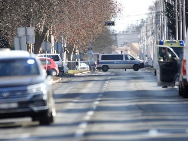 Полиција (Фото: EPA-EFE/ANTONIO BAT/илустрација) - 