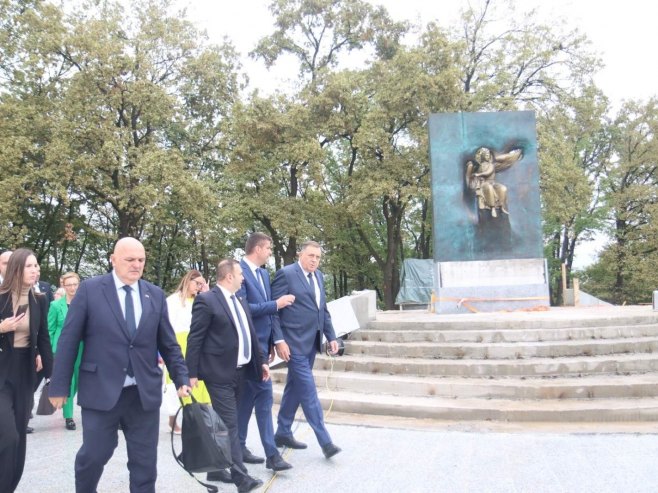 Dodik posjetio park Sunca u izgradnji (Foto:predsjednikrs.rs/Borislav Zdrinja) 