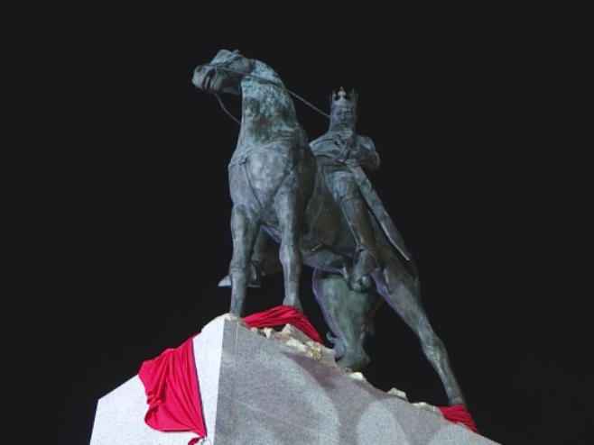 Spomenik kralju Tvrtku Prvom Kotromaniću (Foto: RTRS)