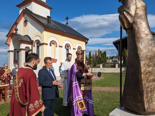 У Бистрици код Бањалуке освештан споменик патријарху Павлу (ФОТО)