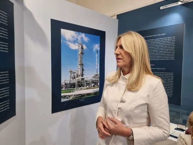 Докуменати, предмети и фотографије Милана Јелића; Цвијановићева отворила изложбу (ФОТО)