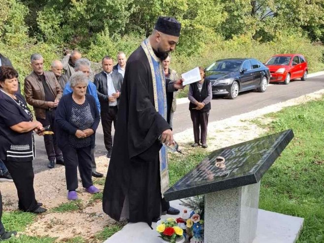 Сурјан, спомен плоча 