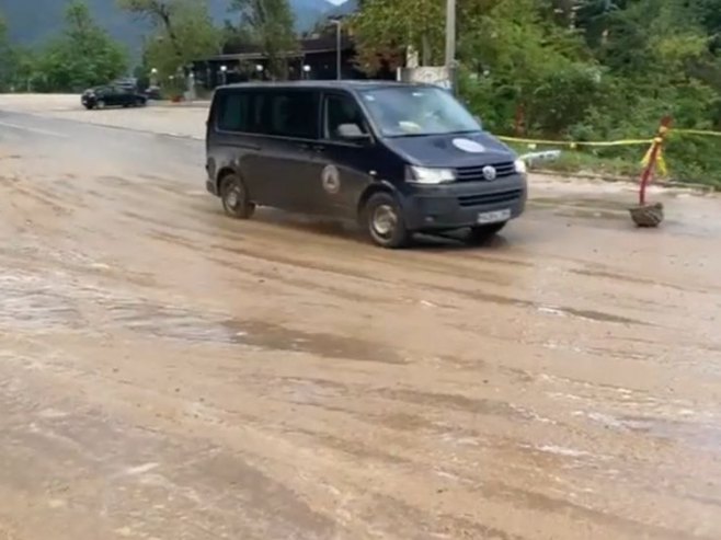 Покренуло се ново клизиште у Јабланици (ВИДЕО)