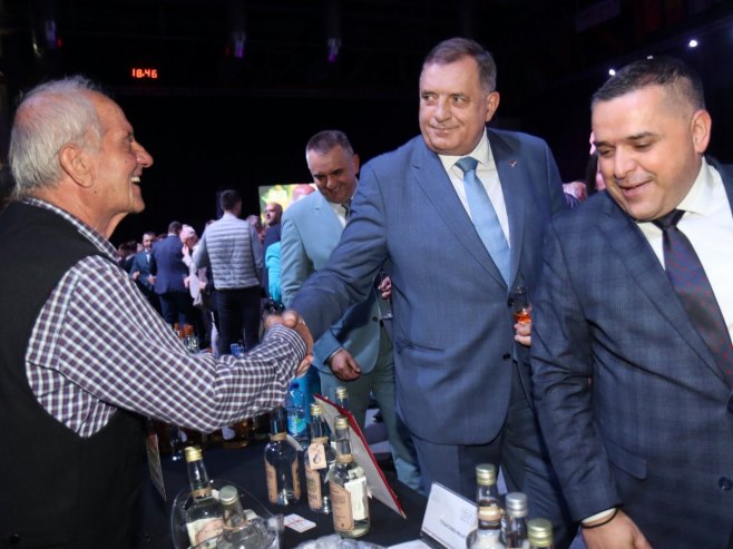 Dodik i Bojić na Sajmu (Foto: predsjednikrs.rs/Borislav Zdrinja )