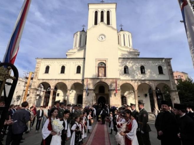 Патријарх Порфирије и архиепископ Стефан свечано дочекани у Нишу