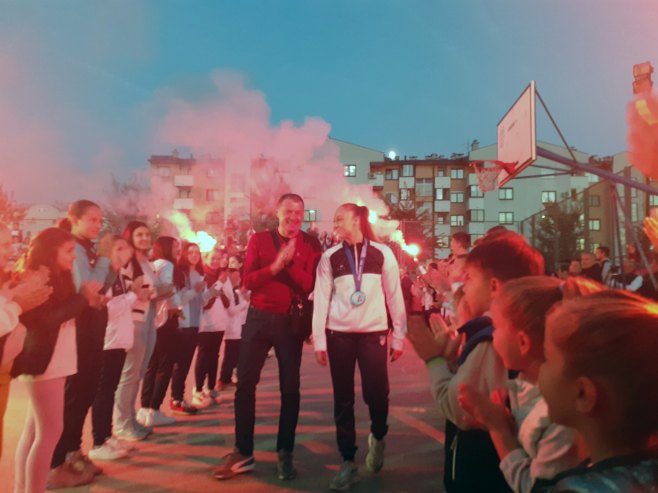 Istočno Sarajevo, doček za Marinu Kurteš (Foto: SRNA)