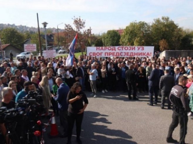 Цвијановић: Масовна подршка предсједнику Српске у апсурдном процесу (ВИДЕО)