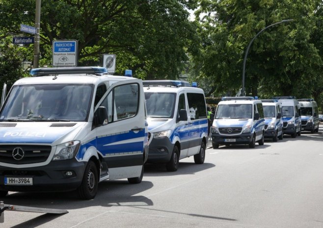 Њемачка полиција (Фото: EPA/Dominick Waldeck) - 