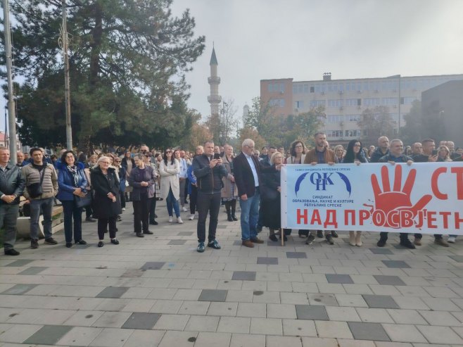 Protestni skup prosvjetnih radnika (Foto: RTRS)