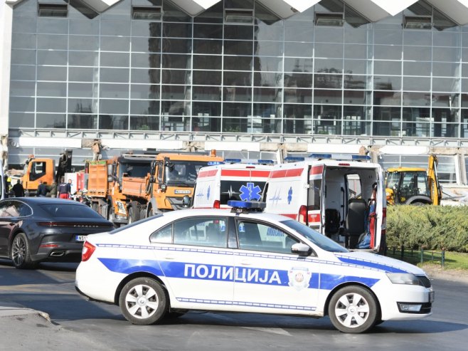 Жељезничка станица Нови Сад након урушавања надстрешнице (фото: TANJUG/ NENAD MIHAJLOVIĆ) - 