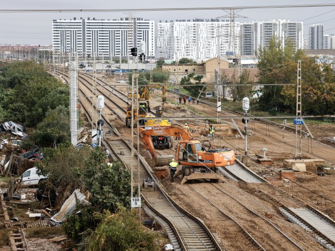 Обустава жељезничког саобраћаја у Барселони (Фото: EPA-EFE/ANA ESCOBAR) - 