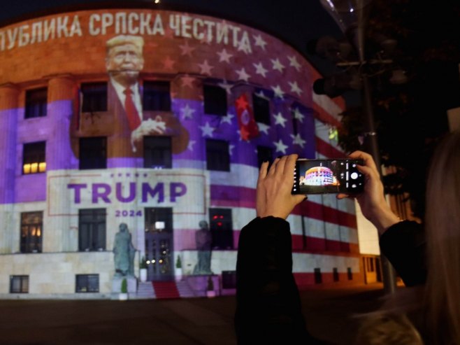 Palata u bojama američke zastave (ZIPAPHOTO/Borislav Zdrinja)