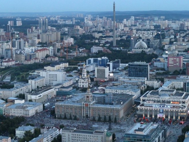 Јекатеринбург: Гори кров болнице, људи у паници (ВИДЕО)