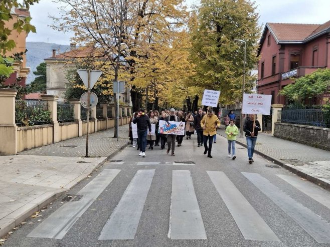 Просвјетари ступили у генерали штрајк, протестна шетња у Мостару