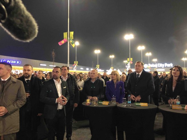 Предсједник Српске у Добоју на отварању тржног центра