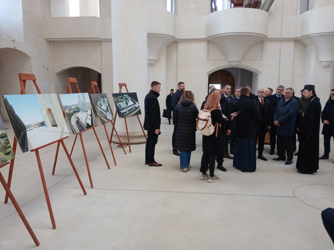 Delegacije Srpske i Srbije u Sabornom hramu u Mostaru (Foto: RTRS)