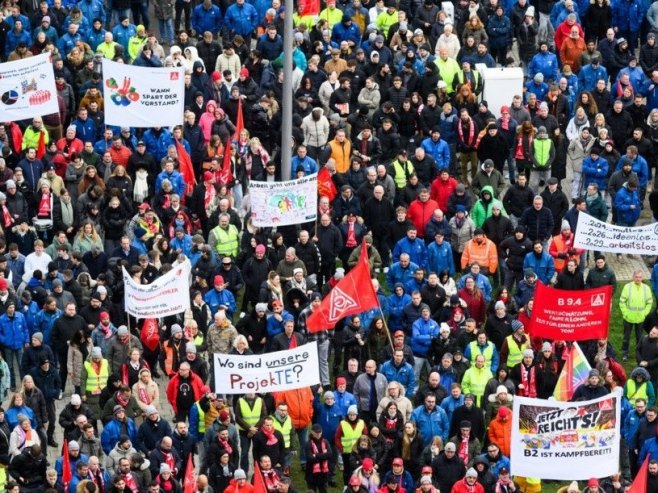 "Фолксваген" жели да смањи плате, радници траже повећање - протести широм Њемачке (ВИДЕО)