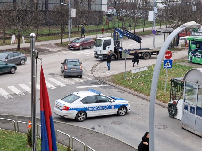 Помјерено "паук" возило са Tрга Rепублике