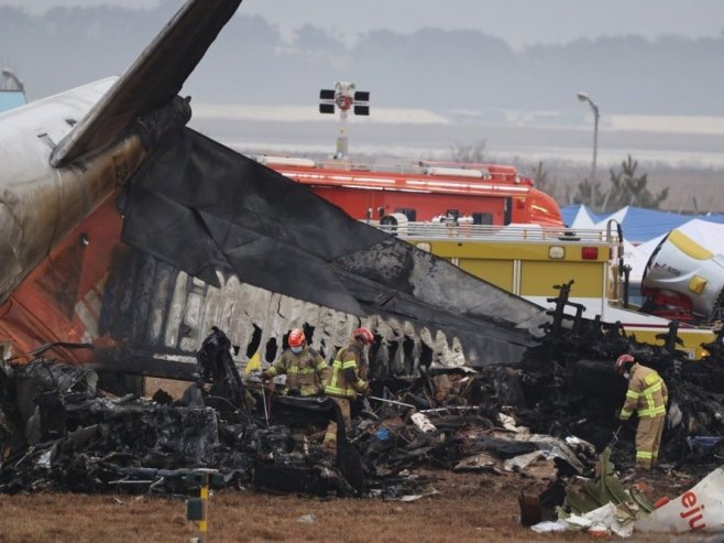 Олупина јужнокорејског Боинга 737 (Фото: EPA-EFE/HAN MYUNG-GU) - 