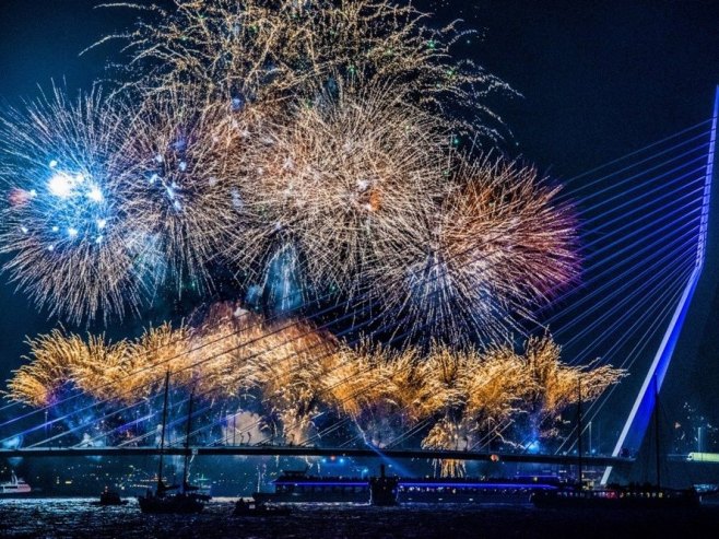 Прослава Нове године (Фото: EPA/ROBIN UTRECHT, илустрација) - 