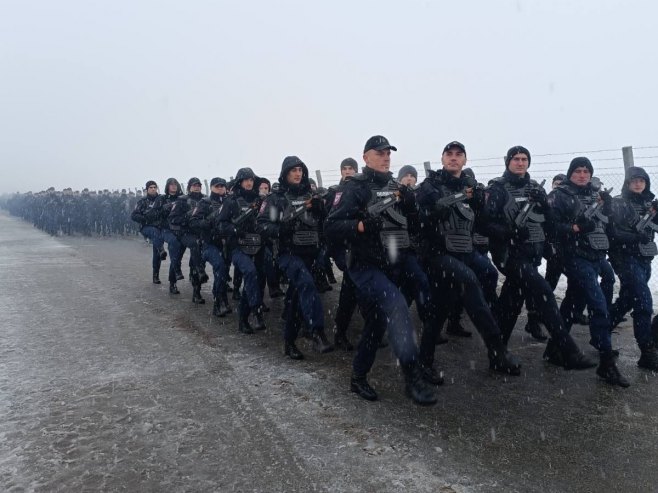 Проба МУП-а Српске за свечани дефиле поводом Дана Републике (ФОТО)