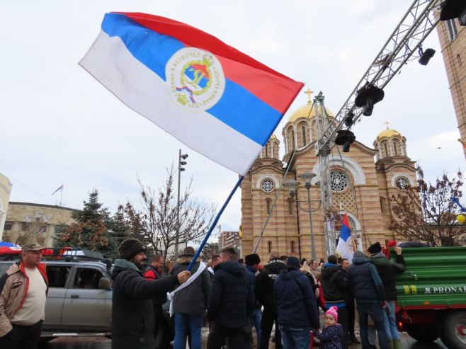 Службе у православним храмовима и налагање бадњака најављују најрадоснији хришћански празник - Божић