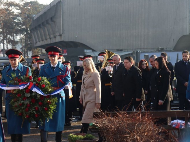 Положени вијенци на Споменик палим борцима Републике Српске (ФОТО)