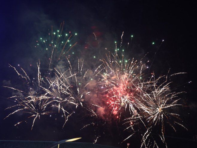 У Херцег Новом скоро 10.000 људи на градском тргу У Херцег Новом скоро 10.000 људи на градском тргу