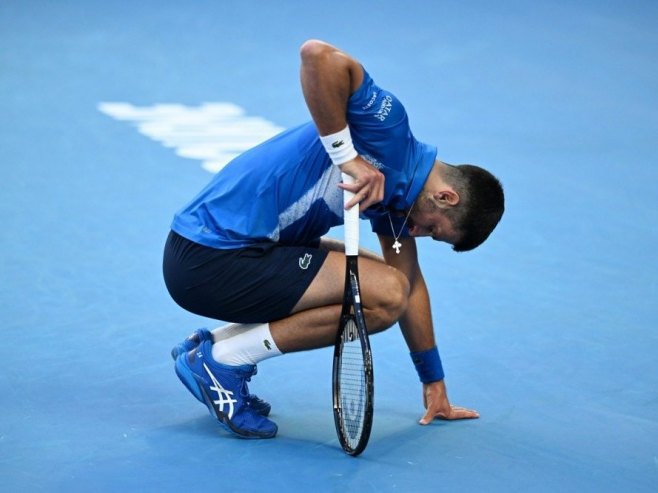 Đoković se požalio na probleme sa disanjem (Foto: EPA-EFE/JAMES ROSS) 