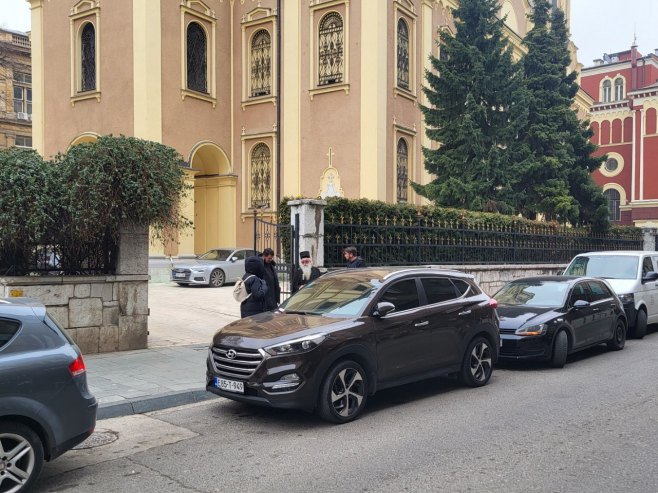 Свакодневне блокаде улаза у зграду Митрополије у Сарајеву (ФОТО)